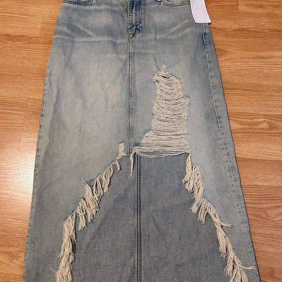 AmAzInG 7 For All Mankind Asymmetrical Light Blue Denim Skirt 28 NWT - Picture 3 of 4